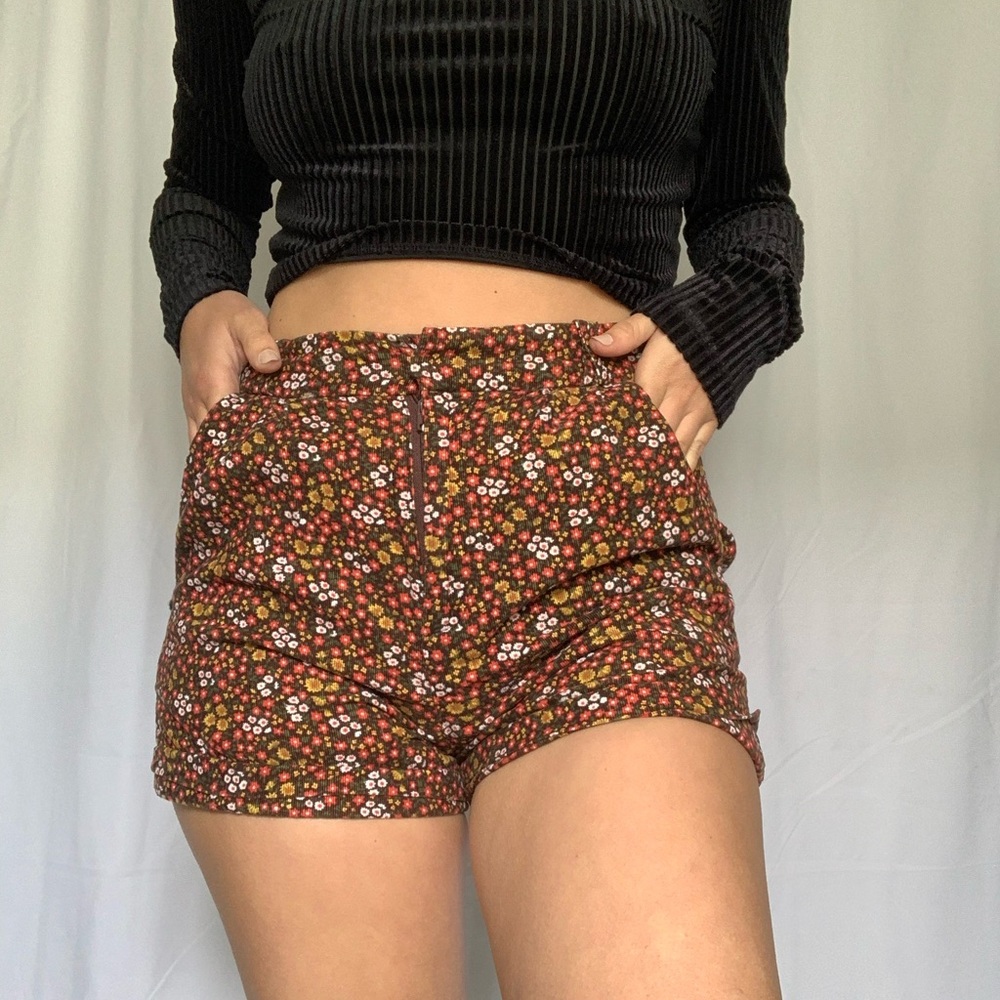 Vintage floral high waist shorts